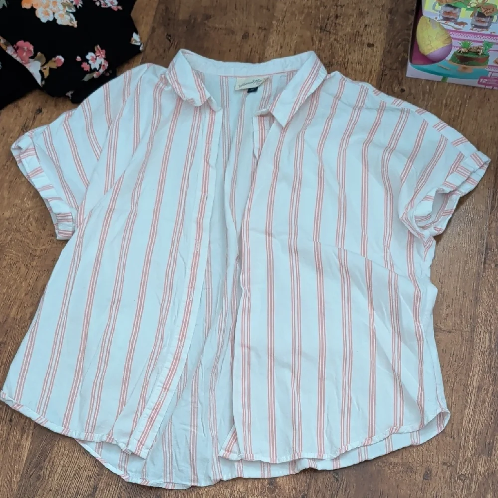 Universal Thread Top - Picture 1 of 2